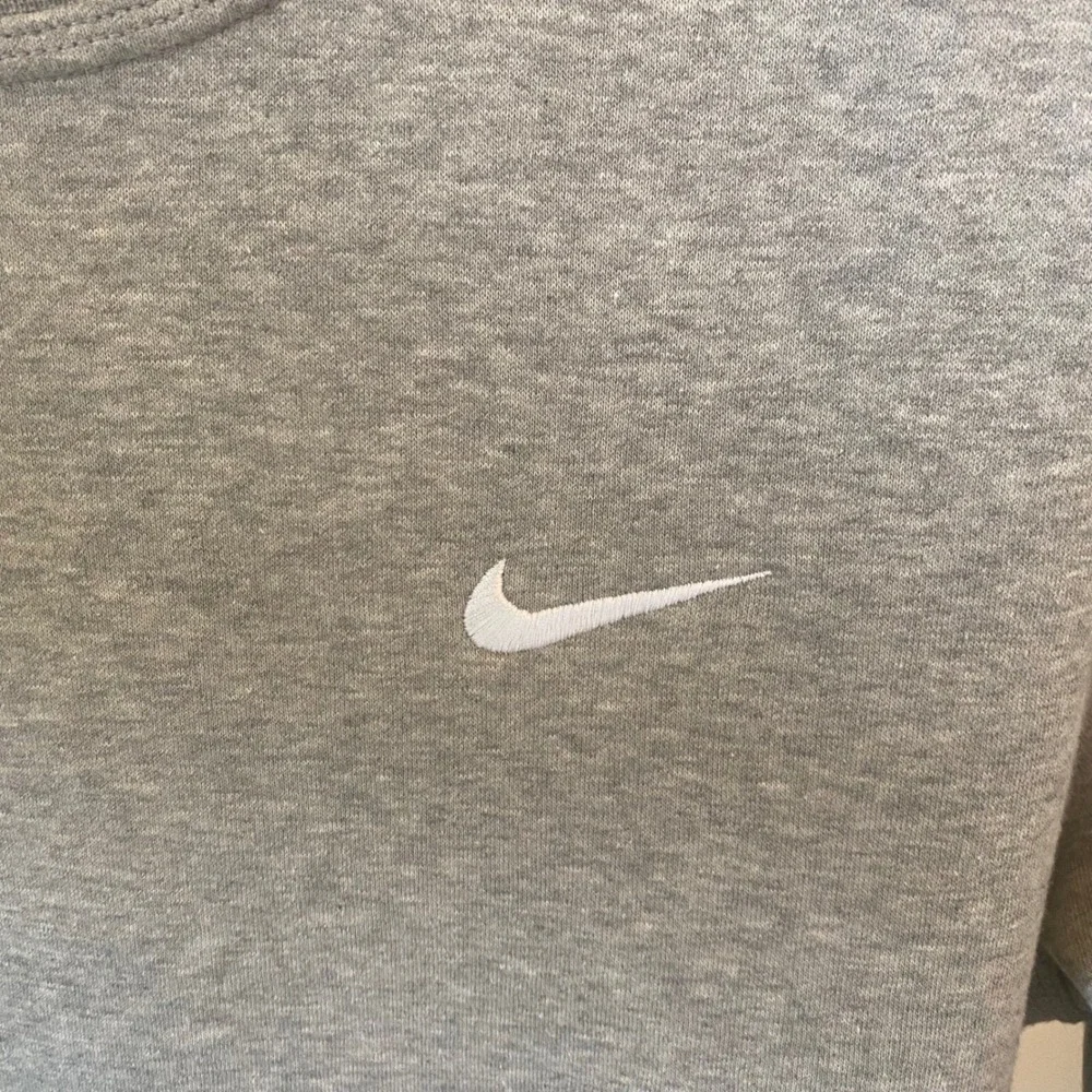 Nike Men's Grey Solo Swoosh Soft Fleece Crew Sweatshirt‎ 611467-063 Medium